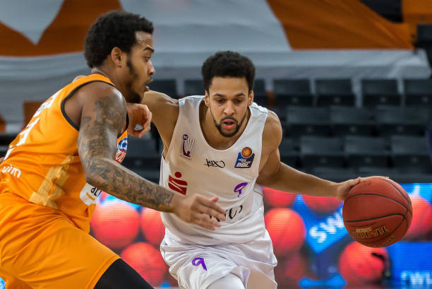 紧张氛围中 紧张氛围中