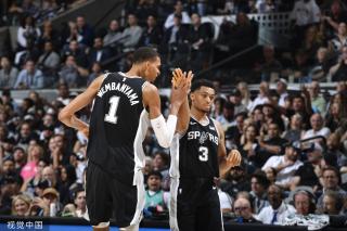 台上占据了 台上占据了